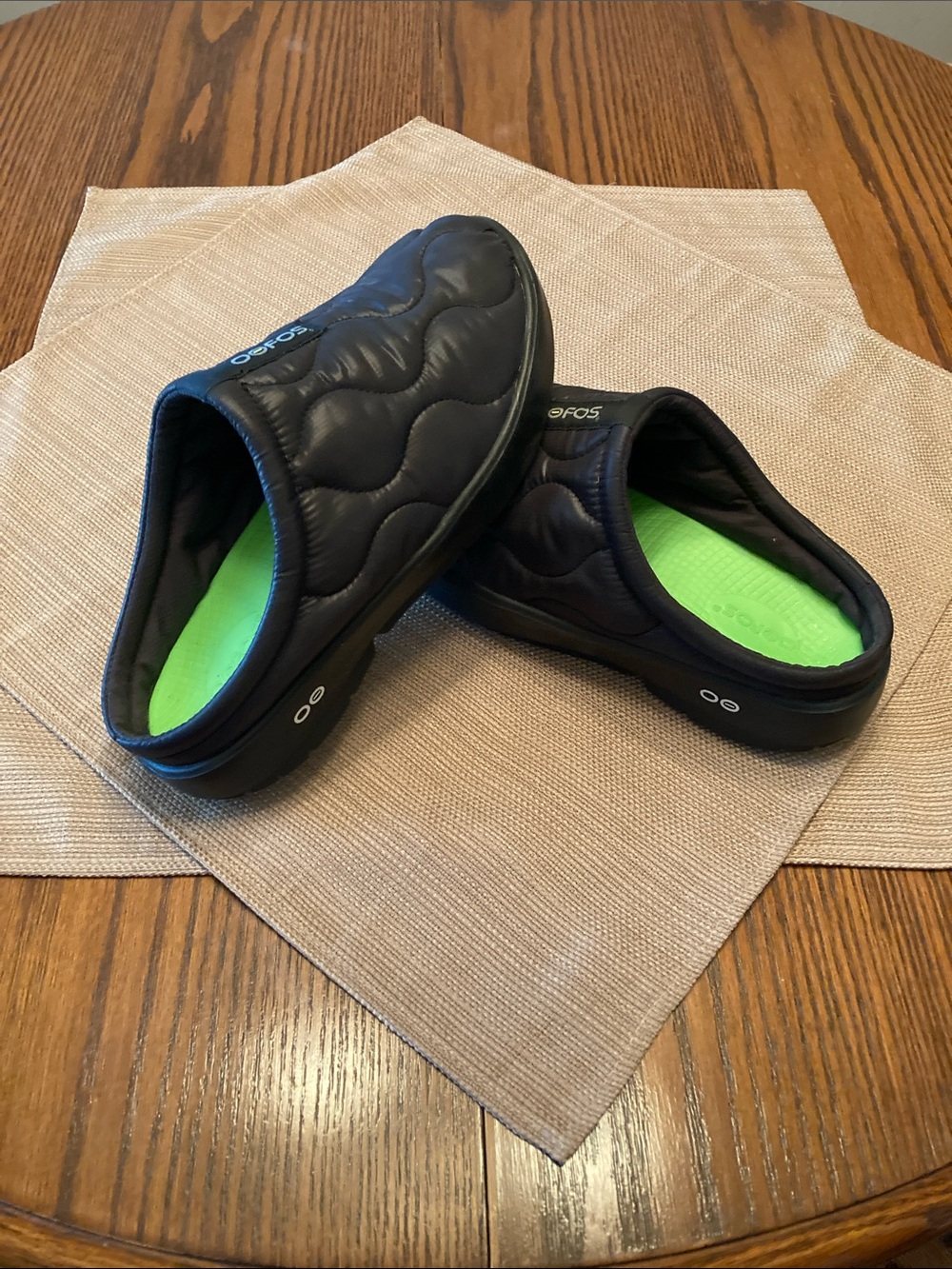 OOFOS Men's Black Slip-On Recovery Clogs with Lime Green Footbed